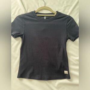 Vuori Pose Fitted Tee in Black size XS. NWOT